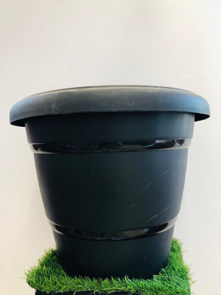 Black Plastic pot “18”