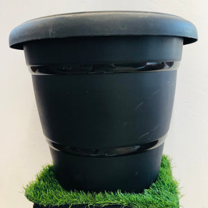 Black Plastic pot “18”
