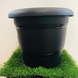 black plastic pot “12”