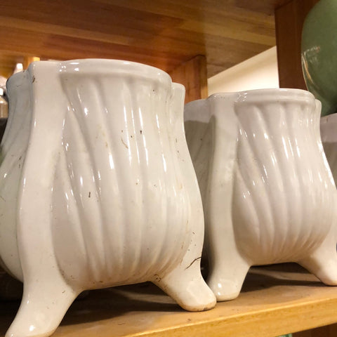 Ceramic pot white 3 leg